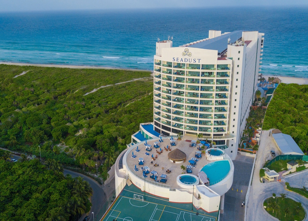 Seadust Cancún All Inclusive Family Resort