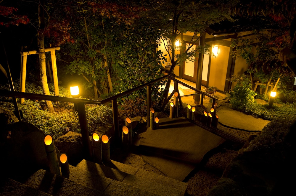 Yufuin Onsen Toshoan