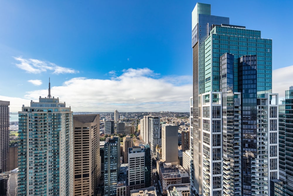 Meriton Suites World Tower, Sydney
