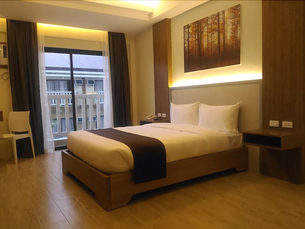 Aquamira Hotel & Resort