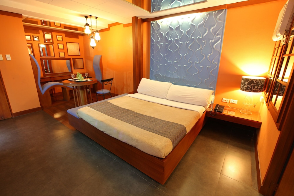 Victoria Court Escarpment - Pasig