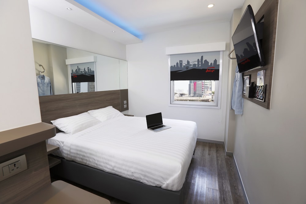 Red Planet Cubao Aurora Boulevard