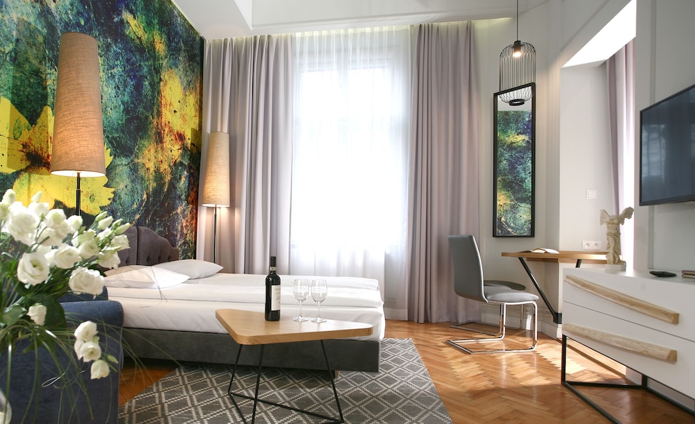 Arts Apartments 3