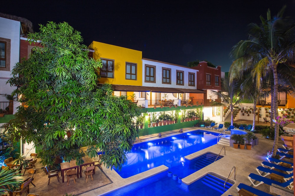 Casa Lotería -Pueblito Sayulita- Colorful, Family and Relax Experience with Private Parking and Pool
