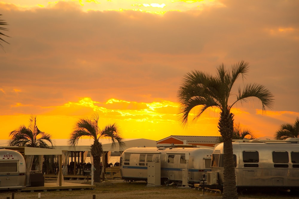 Grand Camping Palm Garden Maishima