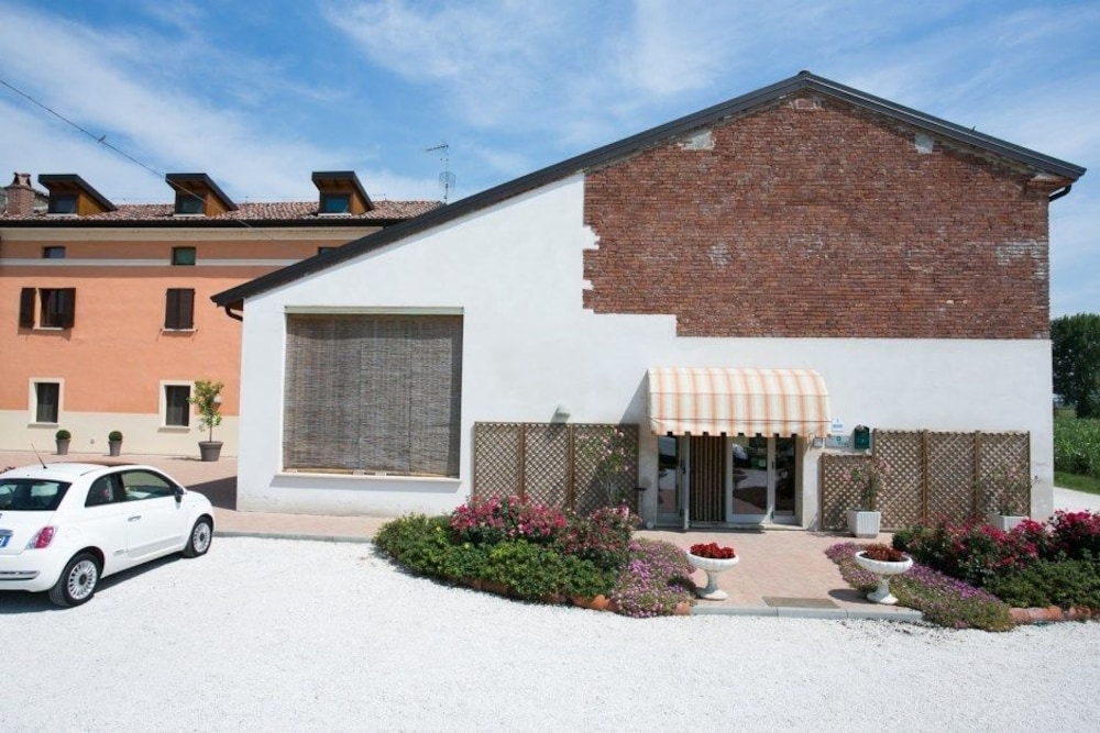 Ostello Breda in Rivarolo del Re ed Uniti 2023 Updated prices, deals Klook United States