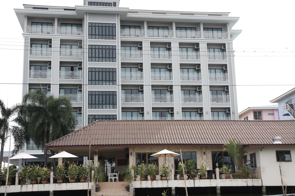 Golden Foyer Suvarnabhumi Airport Hotel