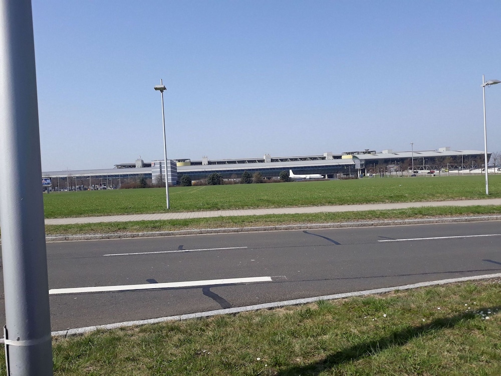 Hotel Campanile Leipzig Flughafen Parken www.klook.com