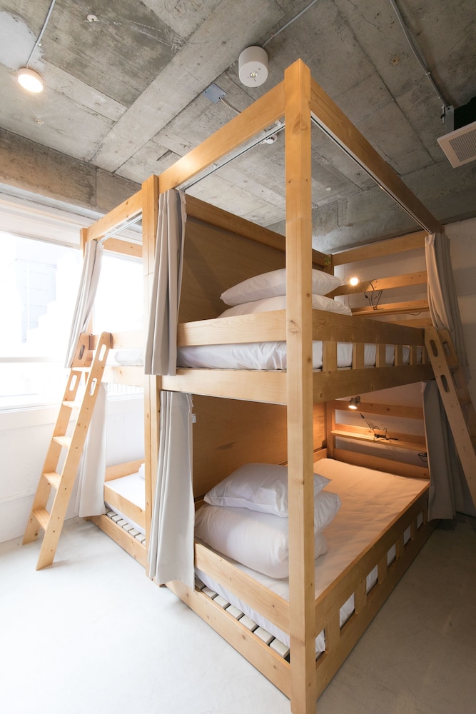 hostel DEN