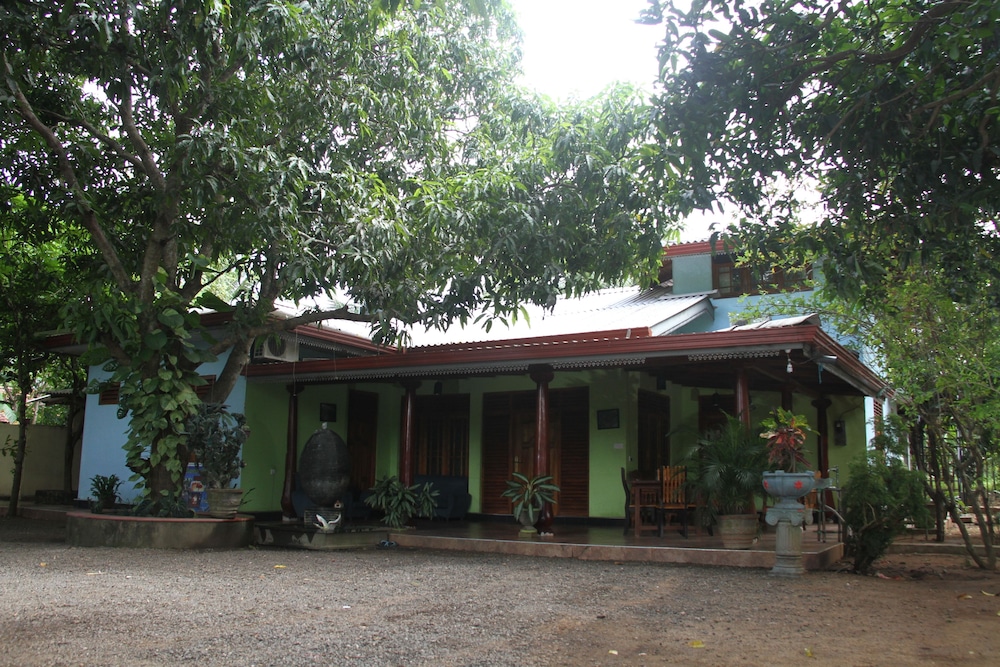 L.L.Tourist Inn & Safari jeeps