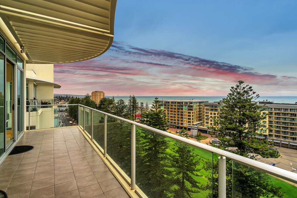 Glenelg Skyline Beachfront Penthouse, Adelaide in Adelaide 2024