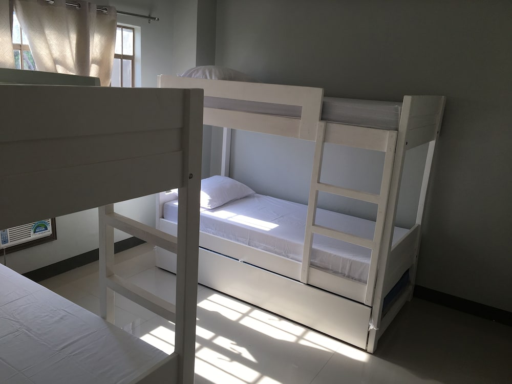 Beinte Singko de Marso Apartments