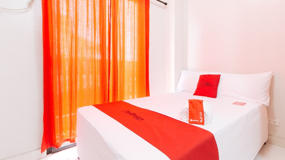 RedDoorz near NAIA Terminal 1