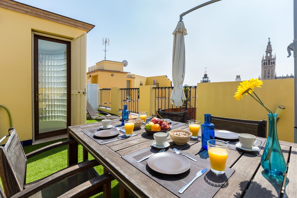 Green - Apartments Duplex Giralda View in Seville | 2023 Updated prices ...