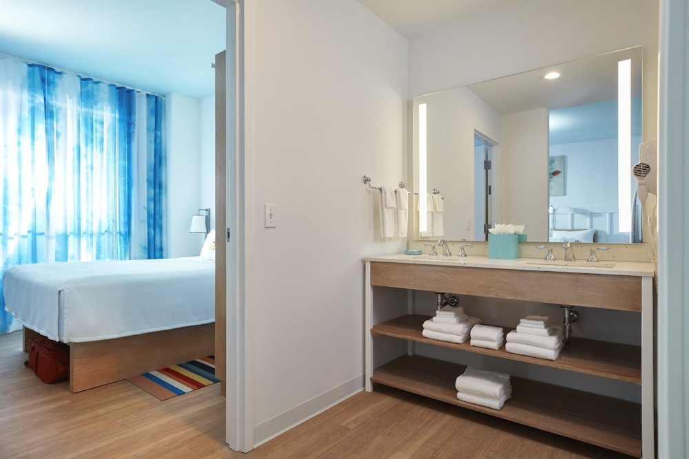 Universal's Endless Summer Resort - Surfside Inn and Suites