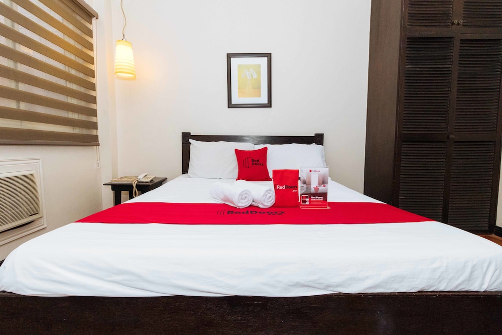 RedDoorz Plus @ The Ridge Tagaytay