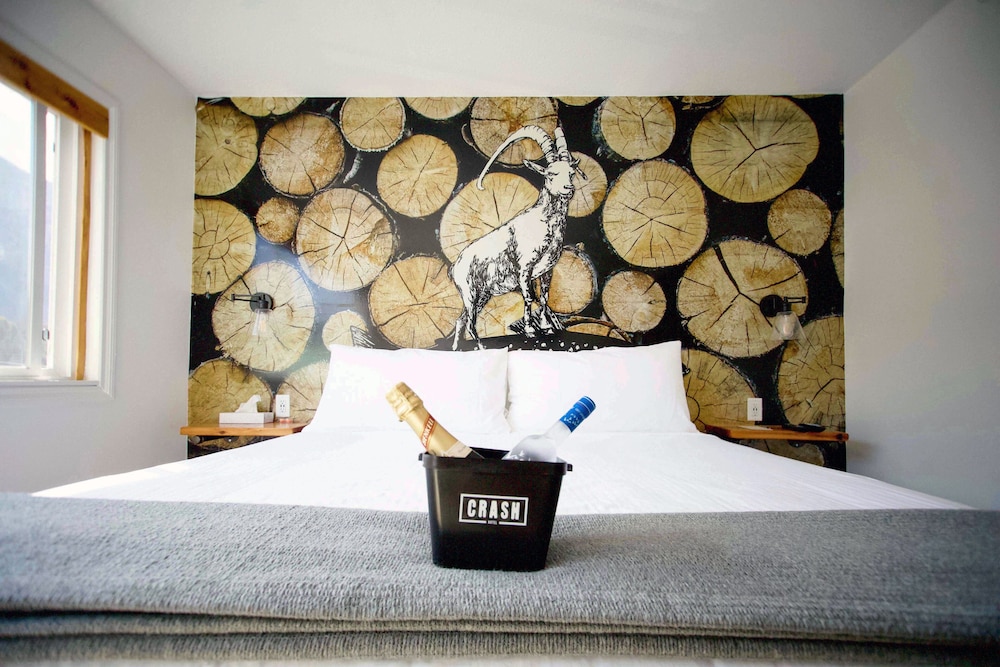 Crash Hotel Squamish