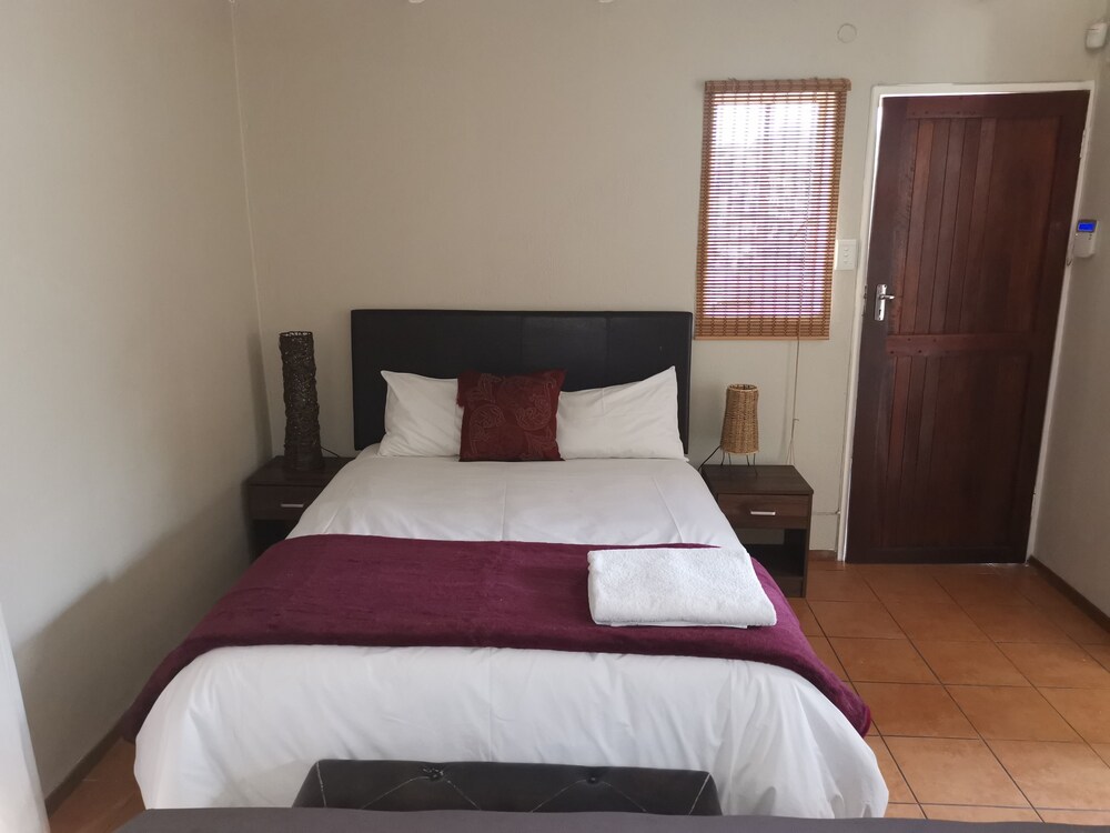 Paulshof Guesthouse In City Of Johannesburg Metropolitan Municipality paulshof-guesthouse-in-city-of-johannesburg-metropolitan-municipality