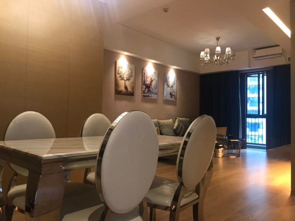Manhattan Langde Apartment · Dining spaces