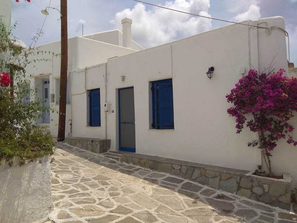 Traditional island house in Municipality of Paros | 2023 Updated prices ...