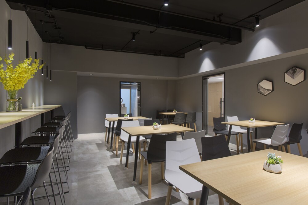 LN Residence by China Hotel · Dining spaces