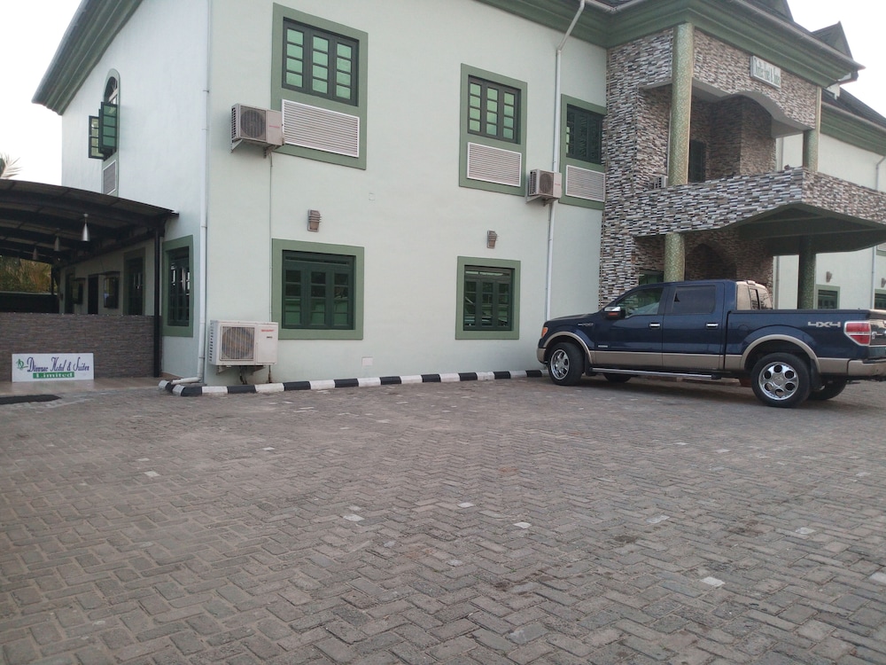 Dionzec Hotel & Suites