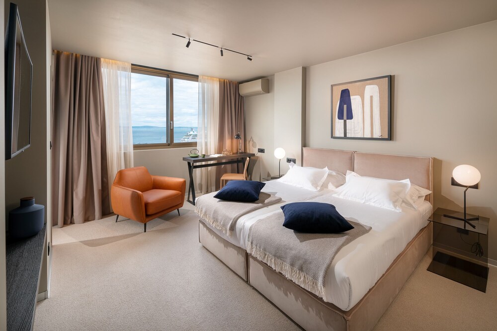 Royal Suites Sky