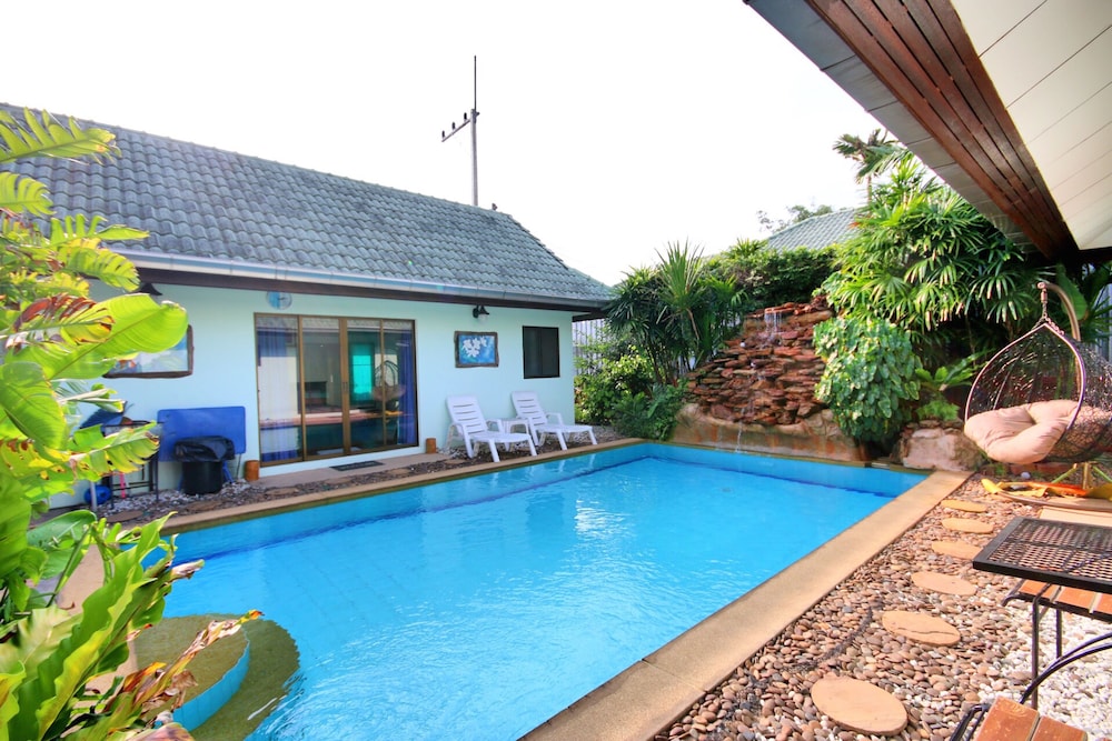 峇里熱帶游泳池別墅飯店