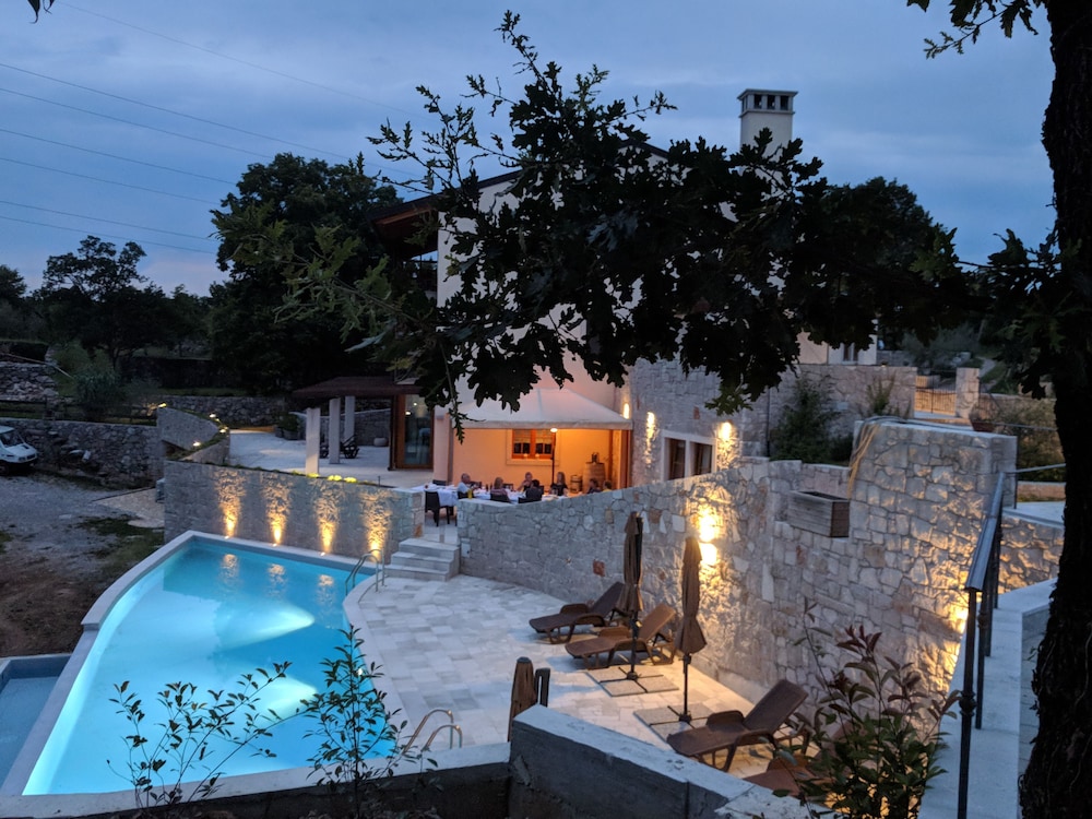 Cardo Boutique&Wine Resort in Duino Aurisina / Devin Nabrežina | 2024 ...