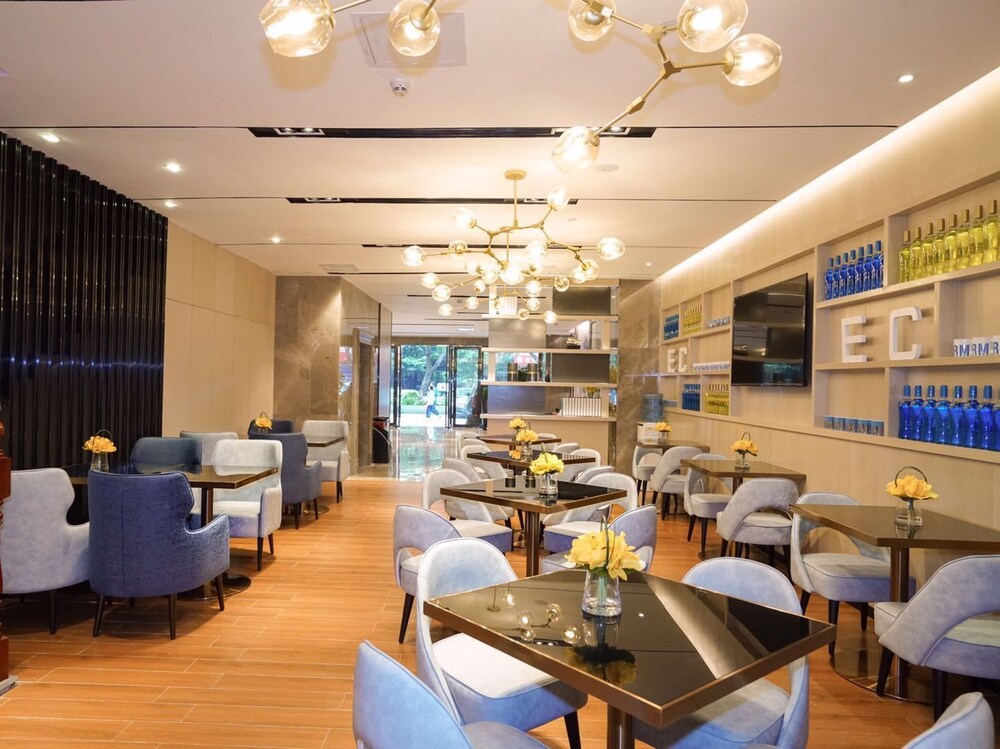 Echarm International Hotel Canton Tower Pazhou Convention and Exhibition Center Lujiang Metro Station Branch - Free Shuttle Bus to Canton Fair Complex During Canton Fair Period · Dining spaces