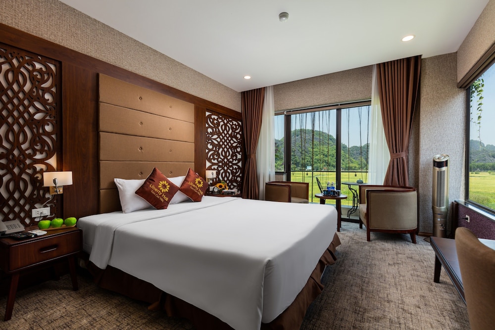 Liberty Hall Tam Coc Hotel & Villa