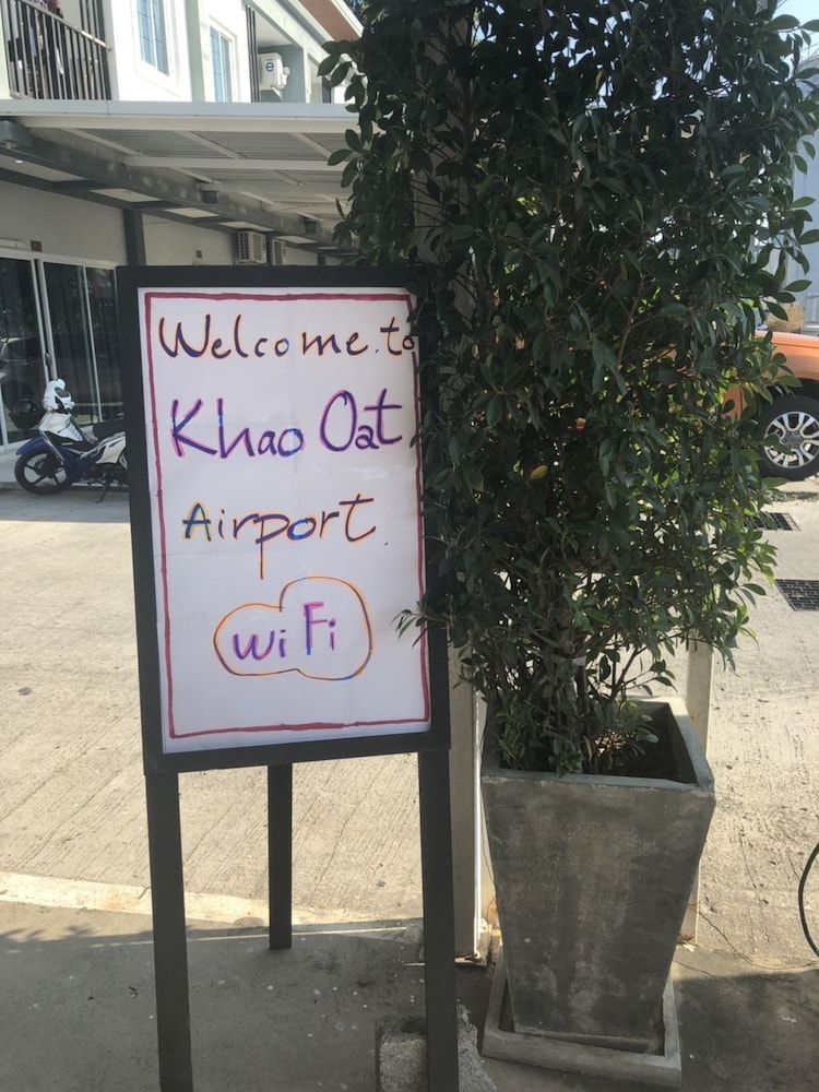 Khao Oat Airport