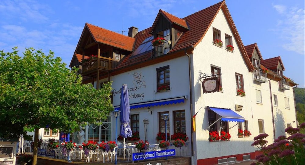 Garni-Hotel zur Wegelnburg in Dahner Felsenland | 2023 Updated prices ...