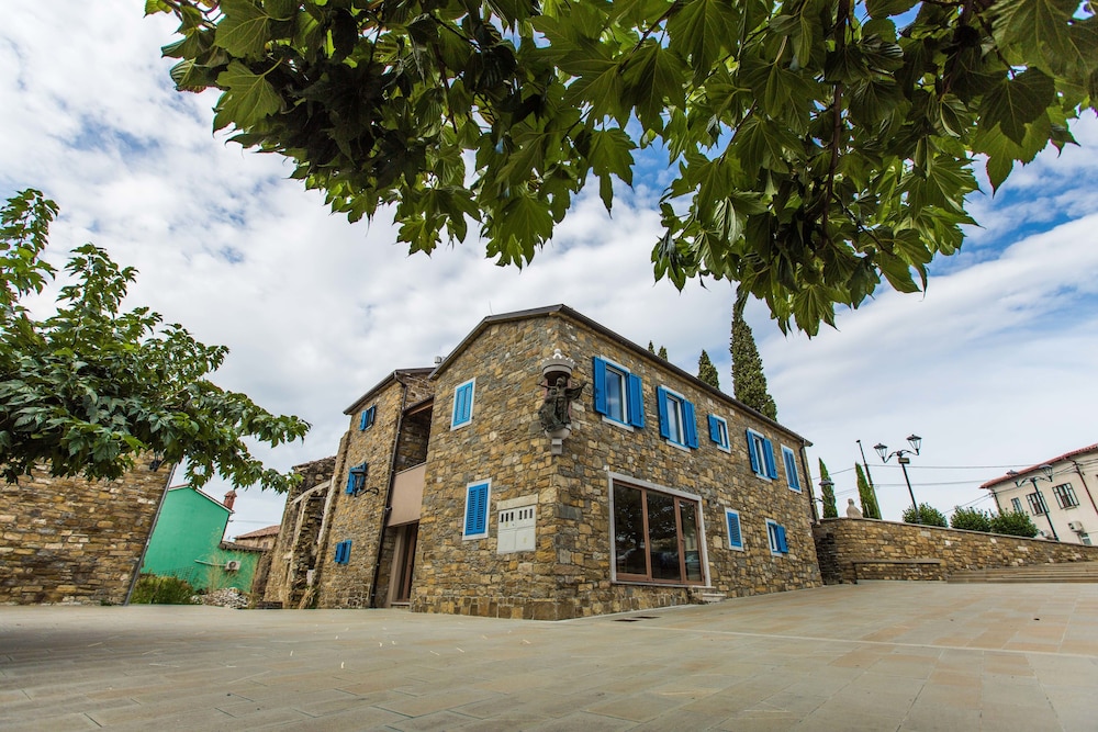 Apartmaji Santomas in Upravna enota Koper / Unità amministrativa