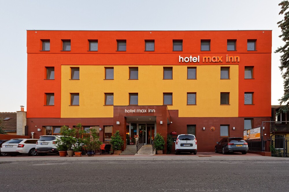 Max Inn Hotel