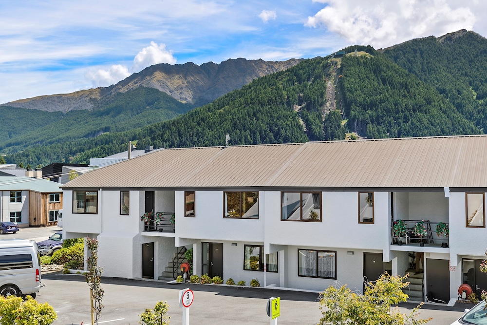 Amity Serviced Apartments