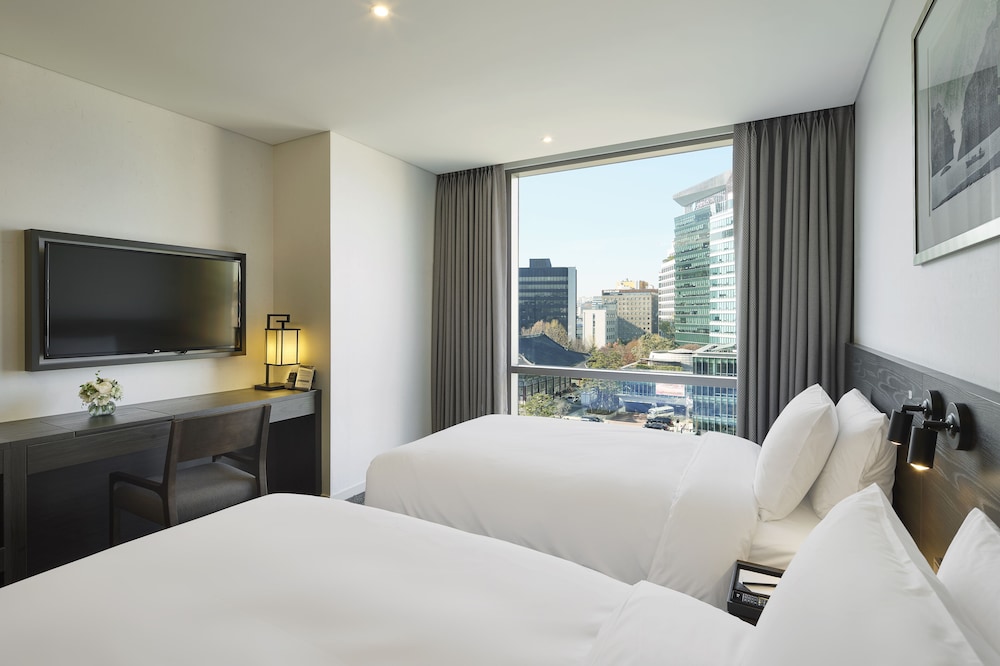 A guest room at Nine Tree by Parnas Seoul Insadong