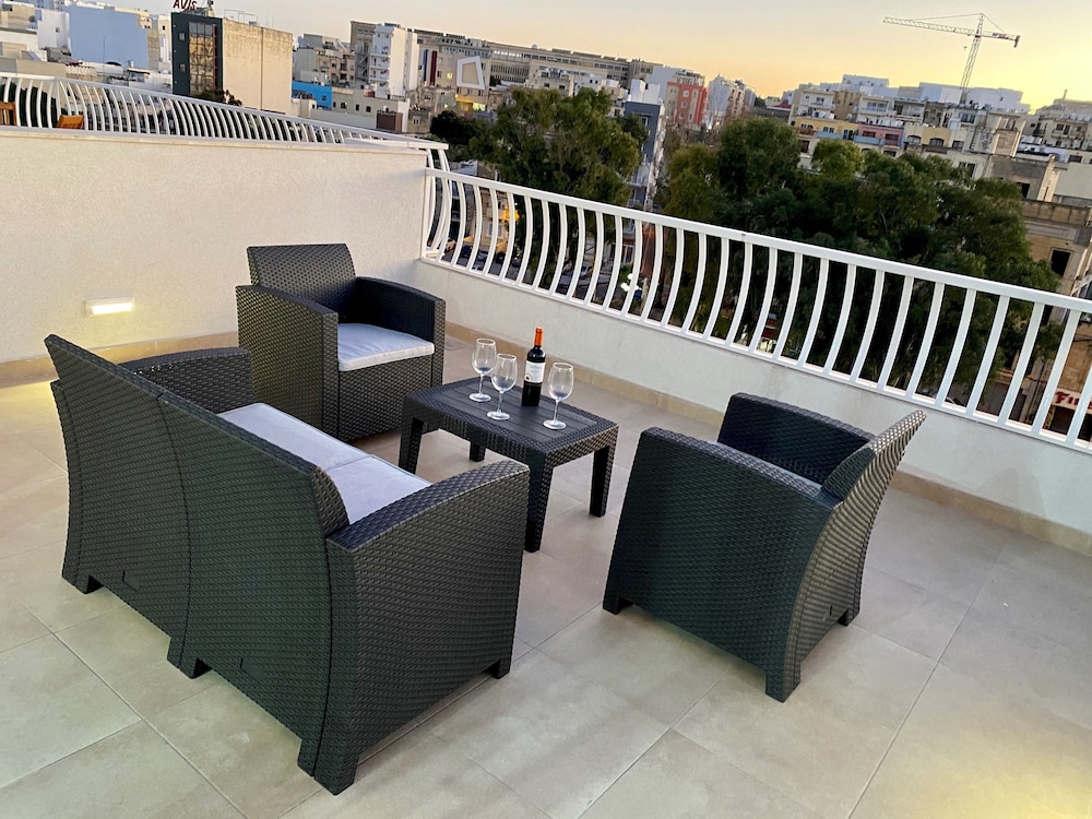 The Penthouse- Hot tub pool shuttle on shuttle off | Apartment in ...