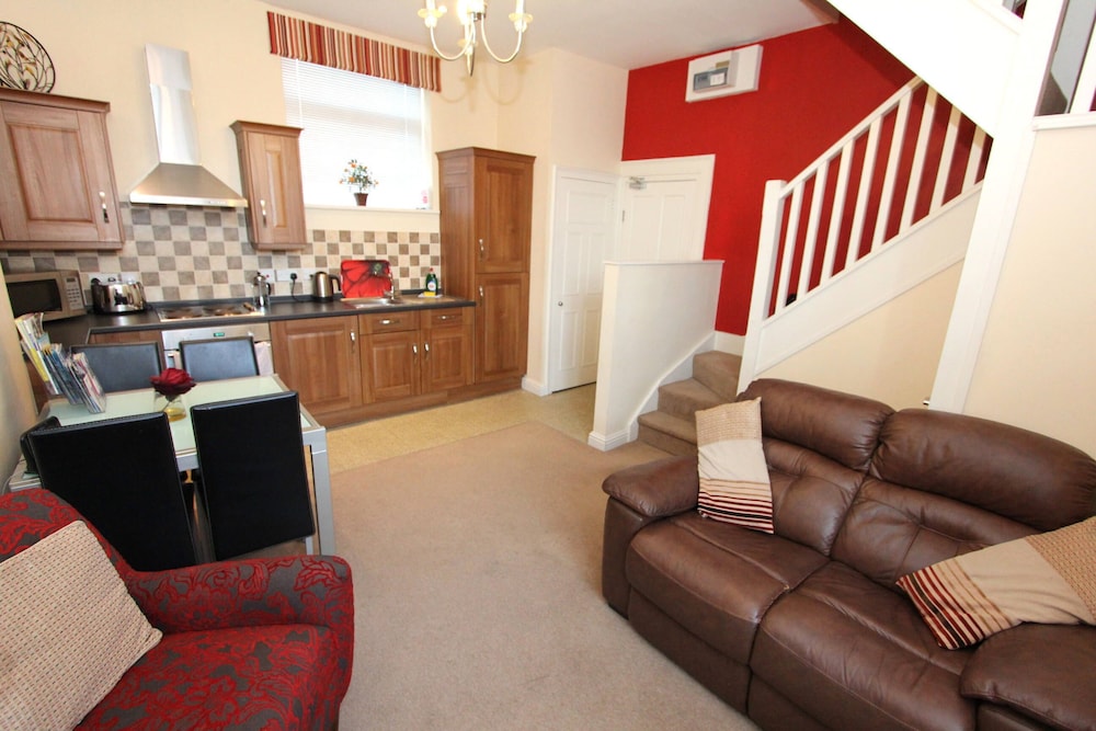 Commonhall Apartments Over Two Floors in Cheshire West and Chester
