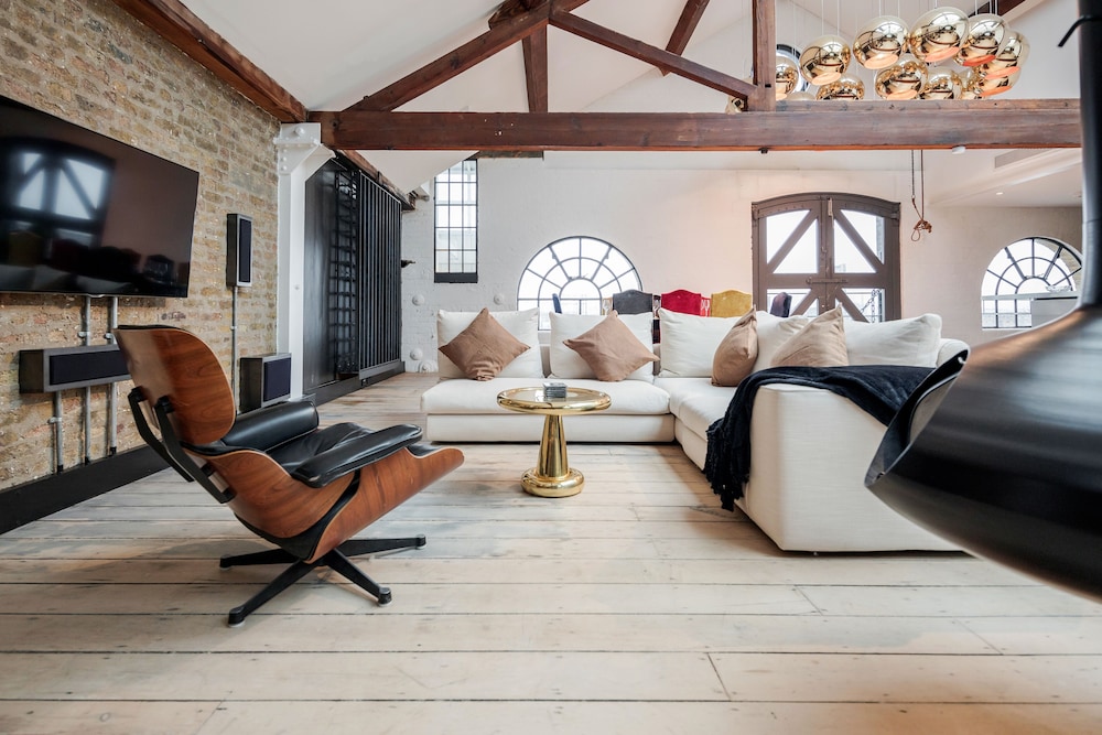 Image showcasing Skyline Water Front Penthouse Apartment in London | 2024 Updated prices ...