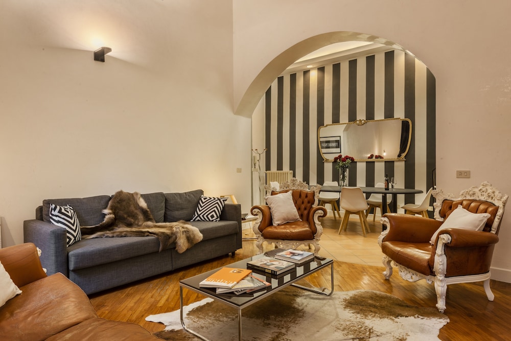 Luxury Large Loft by Dante House, Top Location in Florence | 2024 ...