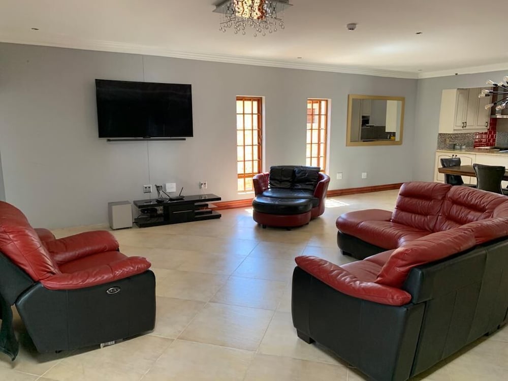 4 on Fourth Linden in City of Johannesburg Metropolitan Municipality