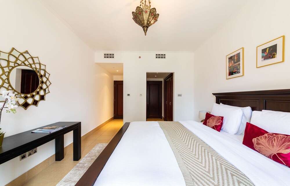 Maison Privee - Luxury Living Next to Dubai Mall & Burj Khalifa