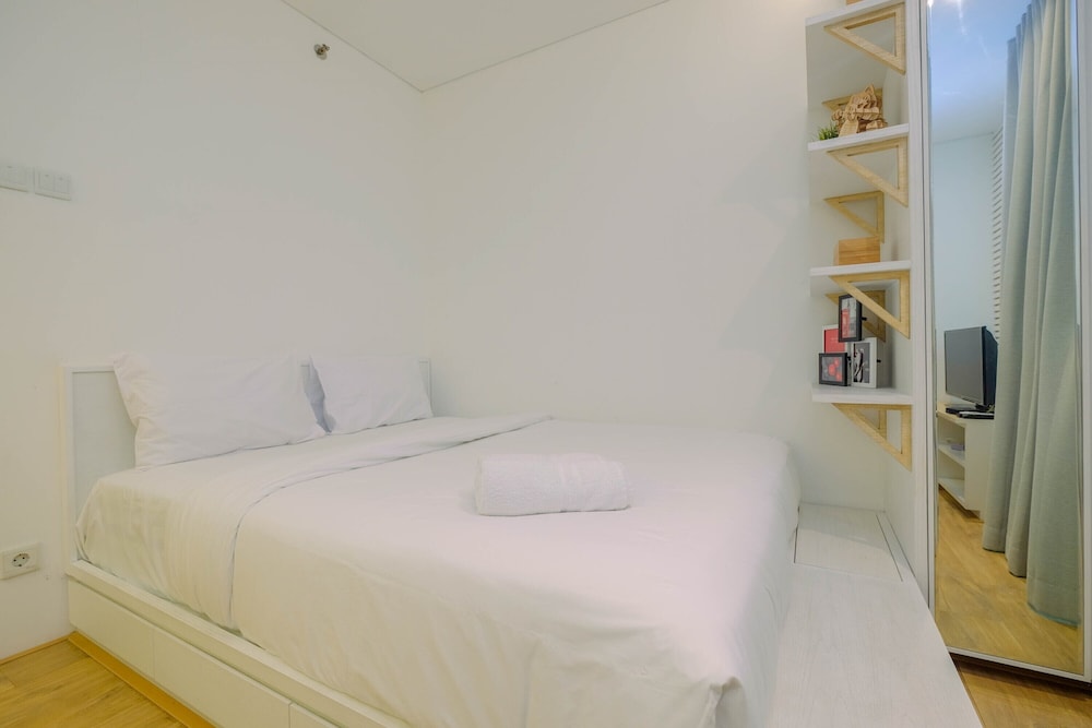 Comfortable Studio Apartment at Woodland Park Residence