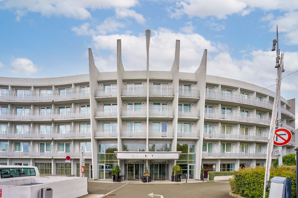 Clarion Paris CDG Airport