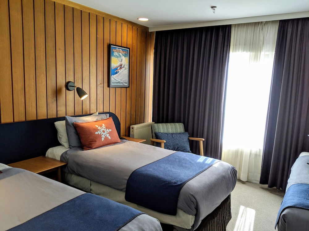 Hotels in Snowy Valleys Council