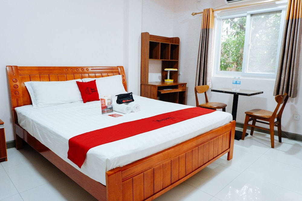 RedDoorz Plus near Camella La Brisa Lapulapu