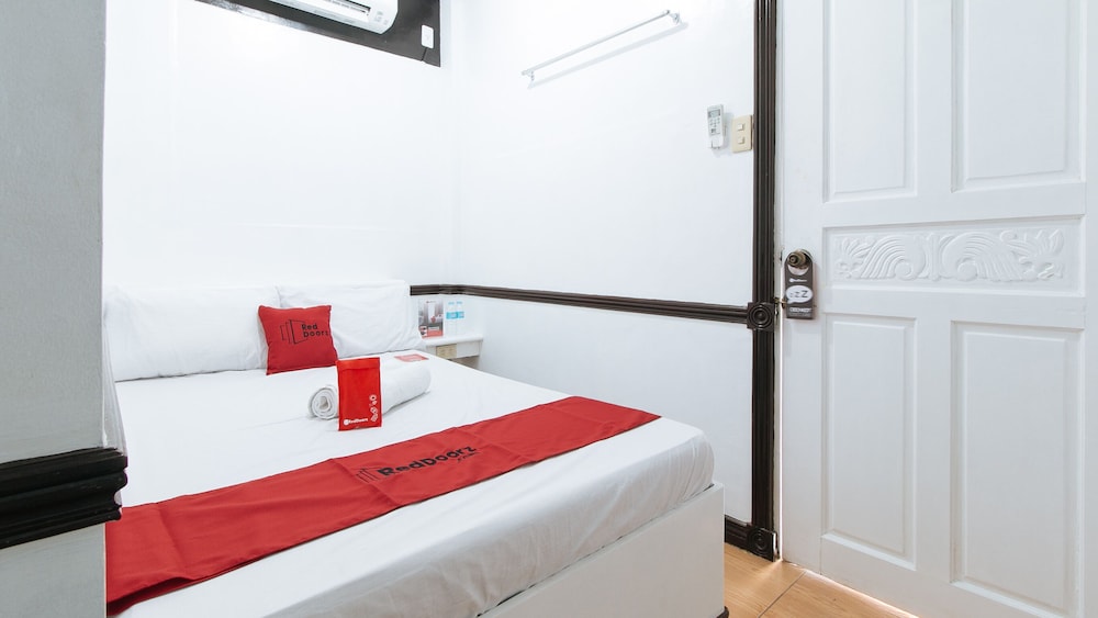 RedDoorz Plus @ Villa Gloria Taguig