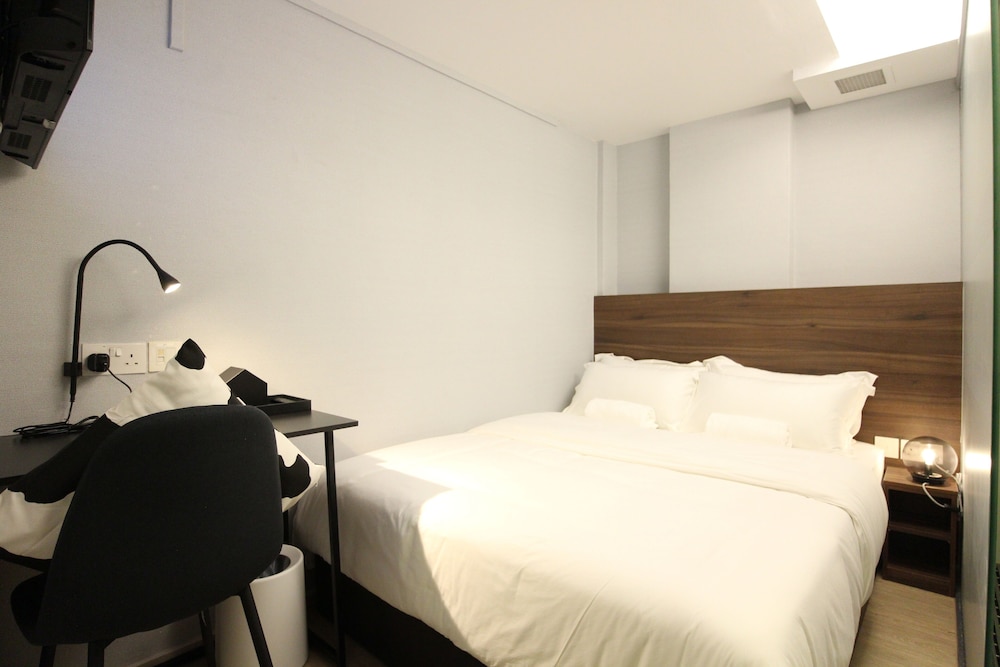 ST Signature Bugis Beach, DAYUSE, 5 hours: 9AM-2PM