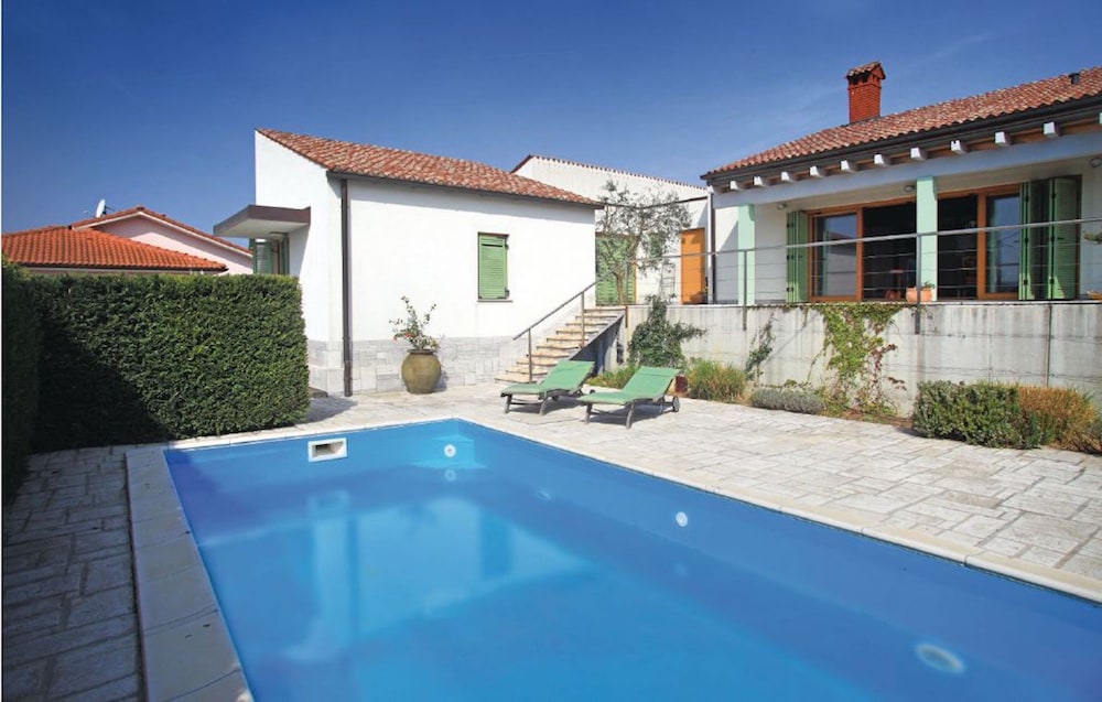 Spacious Villa with a Swimming Pool in Upravna enota Piran / Unità